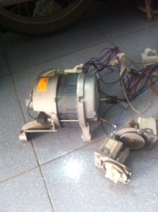Dịch vụ sửa máy giặt Electrolux tại Giải Phóng: Không vào điện, không giặt, không vắt, giặt kêu bi, vắt kêu, liệt phím, mạch báo lỗi....