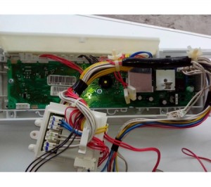 Chuyên sửa máy giặt Electrolux lỗi mạch điều khiển. Uy tín chất lượng giá cả phải chăng, linh kiện chính hãng ELECTROLUX bảo hành dài hạn.
